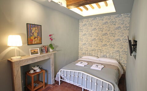 La Casa sulla Piazza: Möbel, Interior Design, Wand, Holz, Schlafzimmer, Fussboden, Flooring, Decke, Bett, Zimmer