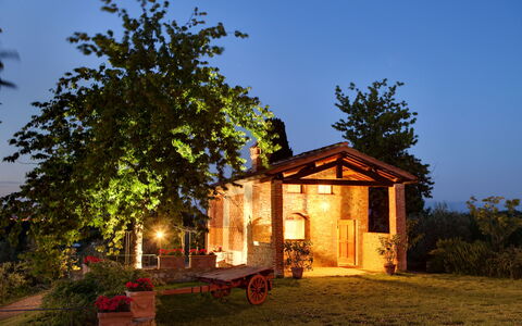 Mattei Villa: Holz, Hütte, Haus, Dach, Ländliches Gebiet, Gartenbauten, Garten, Bauernhaus, Hinterhof, Dorf