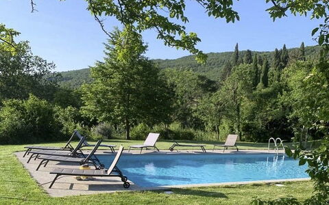 Podere i Prati: Baum, Gartenmöbel, Möbel, Schwimmbad, Schatten, Freizeit, Garten, Sonnenliege, Landscaping, Eco Hotel