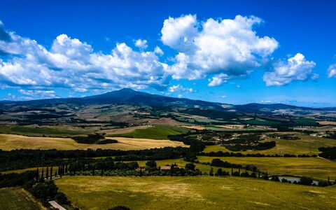 Podere i Prati: Bergforms, Hügel, Horizont, Berg, Wiese, Natürliche Landschaft, Ökoregion, Hochland, Landschaft, Terrain