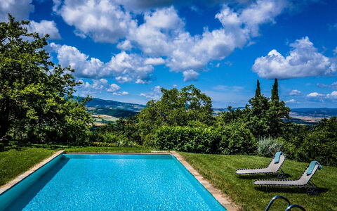 Podere i Prati: Blau, Schwimmbad, Garten, Eco Hotel, Landscaping, Schatten, Water Feature, Resort, Hazienda, Kumulus