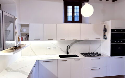 Villa Ulivacci: Küche, Countertop, Flooring, Interior Design, Möbel, Cabinetry, Major Appliance, Zuhause, Küchengerät, Fussboden