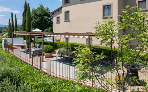 Villa Il Colto: Strauch, Garten, Schatten, Gartenmöbel, Garten, Landscaping, Outdoor Struktur, Hinterhof, Tisch Im Freien, Balkon