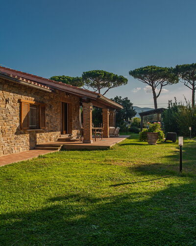 Villa Bolgheri Vermentino Castagneto Carducci: Holz, Zuhause, Hütte, Haus, Dach, Estate, Grundstueck, Ländliches Gebiet, Bauernhaus, Garten