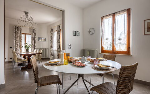 Casa Lory, Monteriggioni, Siena: Möbel, Interior Design, Tabelle, Flooring, Stuhl, Holz, Küche & Esszimmer Tisch, Fussboden, Esszimmer, Beleuchtung