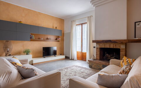 Casa Lory, Monteriggioni, Siena: Möbel, Interior Design, Flooring, Wand, Fussboden, Holz, Zimmer, Wohnzimmer, Decke, Zuhause