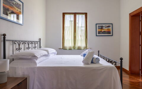 Casa Lory, Monteriggioni, Siena: Interior Design, Möbel, Bett, Fussboden, Schlafzimmer, Flooring, Bedding, Zimmer, Decke, Bettdecke