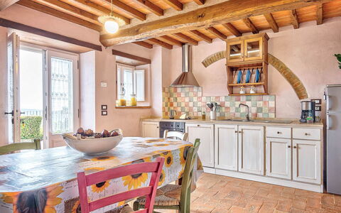 Villa Vita Bella: Möbel, Interior Design, Wand, Flooring, Holz, Küche, Fussboden, Zuhause, Decke, Zimmer