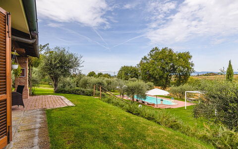 Villa dei Fiori: Garten, Rasen, Estate, Garten, Landscaping, Hazienda, Hinterhof, Bauernhaus, Plantage, Villa