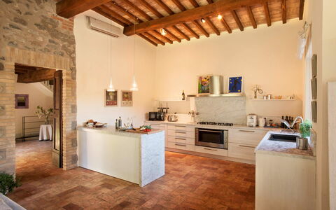 Villa Collombroso: Möbel, Interior Design, Flooring, Wand, Holz, Fussboden, Decke, Countertop, Küche, Beleuchtung
