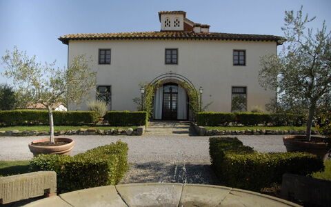 Villa Michelangelo: Strauch, Zuhause, Estate, Tür, Garten, Hütte, Bauernhaus, Villa, Landscaping, Hazienda