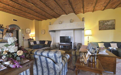 Villa Michelangelo: Möbel, Wand, Interior Design, Flooring, Couch, Wohnzimmer, Stuhl, Zimmer, Zuhause, Beleuchtung