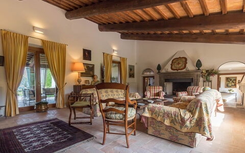 Villa Molinazzo 10: Möbel, Zuhause, Haus, Beleuchtung, Stuhl, Tabelle, Flooring, Wohnzimmer, Zimmerpflanze, Blumentopf
