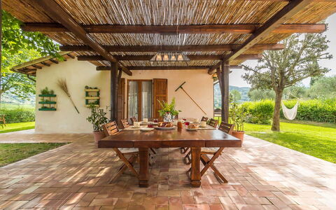 Villa Molinazzo 14: Möbel, Holz, Flooring, Tabelle, Küche & Esszimmer Tisch, Stuhl, Garten, Gartenmöbel, Veranda, Tisch Im Freien