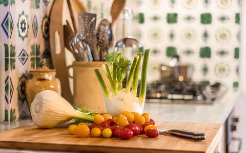 Villa Molinazzo 14: Küche, Geschirr, Countertop, Essen, Servierware, Kochen, Obst, Küchengerät, Natural Foods