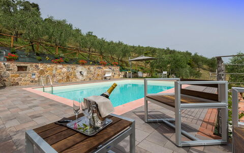 Il Podere: Gartenmöbel, Schwimmbad, Resort, Tisch Im Freien, Stuhl, Garten, Eco Hotel, Landscaping, Blumentopf, Hinterhof