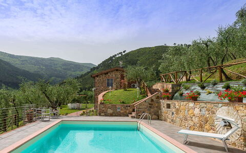 Il Podere: Schwimmbad, Water Feature, Senke, Resort, Eco Hotel, Blumentopf, Zimmerpflanze, Hazienda, Villa, Bauernhaus
