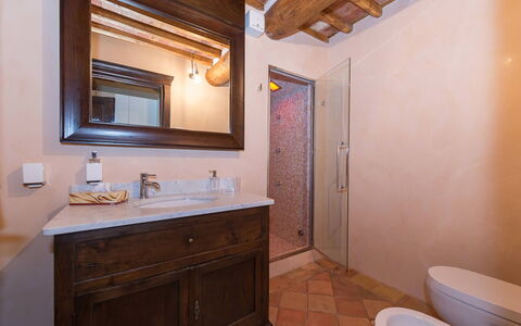 Il Podere: Armatur, Wand, Flooring, Badezimmer, Interior Design, Bad Sink, Holz, Fussboden, Sinken, Zapfhahn