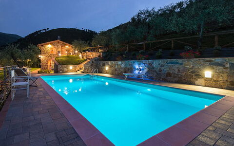 Il Podere: Blau, Schwimmbad, Resort, Water Feature, Eco Hotel, Ferienort, Hotel, Thermae, Villa, Reflecting Pool