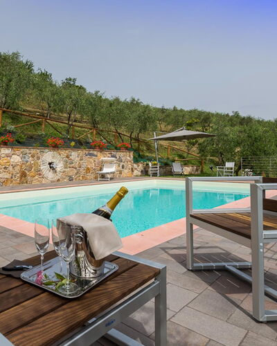 Il Podere: Gartenmöbel, Schwimmbad, Resort, Tisch Im Freien, Stuhl, Garten, Eco Hotel, Landscaping, Blumentopf, Hinterhof