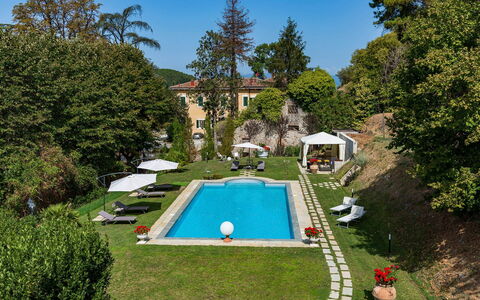 Villa Vorno: Schwimmbad, Wohngebiet, Thermae, Resort, Estate, Gartenmöbel, Villa, Hazienda, Freizeit, Garten