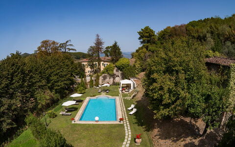 Villa Vorno: Schwimmbad, Estate, Villa, Resort, Garten, Hazienda, Landscaping, Eco Hotel, Thermae, Garten