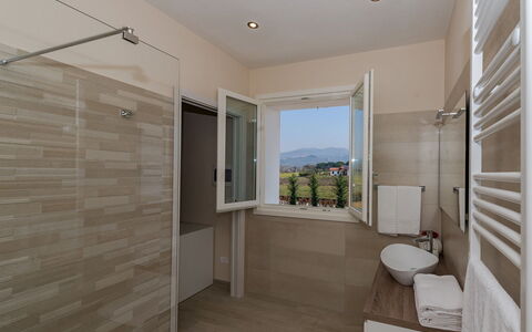 Villa Monsummano: Flooring, Fussboden, Interior Design, Armatur, Decke, Beleuchtung, Zuhause, Zimmer, Installation, Badezimmer