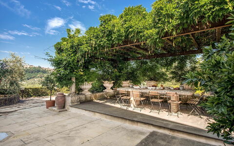 Villa la Brezza: Garten, Blumentopf, Schatten, Flagstone, Outdoor Struktur, Zimmerpflanze