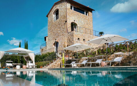 Villa Torre del Chianti: Schwimmbad, Resort, Estate, Regenschirm, Villa, Ferienort, Gartenmöbel, Sonnenliege, Eco Hotel, Hotel
