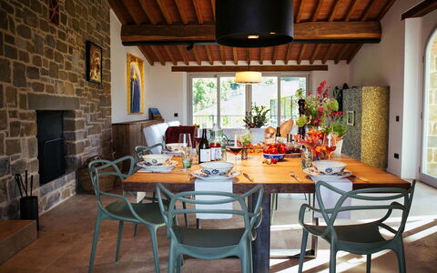 Villa Torre del Chianti: Möbel, Interior Design, Stuhl, Tabelle, Holz, Esszimmer, Küche & Esszimmer Tisch, Flooring, Beleuchtung, Zimmer