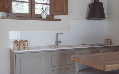 Villa Ripa: Interior Design, Holz, Countertop, Küche, Cabinetry, Flooring, Möbel, Sinken, Zapfhahn, Fussboden