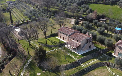Villa Ripa: Gras, Estate, Landschaft, Grundstueck, Zuhause, Einfach, Ländliches Gebiet, Menschliche Siedlung, Bauernhaus, Hütte
