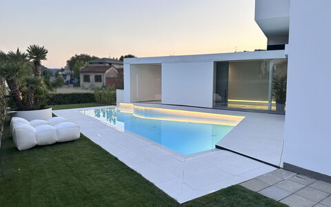 Villa Bilor Luxe: Schwimmbad, Verbundwerkstoff, Schatten, Garten, Landscaping, Estate, Villa, Design, Garten, Resort