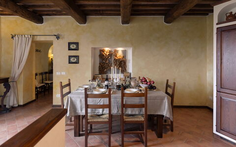 Villa Essiccatoio: Möbel, Interior Design, Wand, Flooring, Decke, Küche & Esszimmer Tisch, Fussboden, Tabelle, Stuhl, Esszimmer