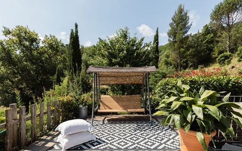 Villa Essiccatoio: Möbel, Gartenmöbel, Garten, Strauch, Stuhl, Pflanzengemeinschaft, Tisch Im Freien, Schatten, Blumentopf