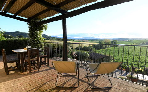 Terre di Giano Private Pool and View, Umbria: Möbel, Gartenmöbel, Grundstueck, Ländliches Gebiet, Stuhl, Tisch Im Freien, Balkon, Veranda, Küche & Esszimmer Tisch, Schatten
