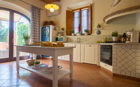 Villa Camelia: Möbel, Interior Design, Flooring, Küche, Holz, Fussboden, Countertop, Tabelle, Zuhause, Zimmer