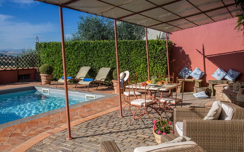 Villa Camelia: Schwimmbad, Möbel, Gartenmöbel, Stuhl, Blumentopf, Resort, Regenschirm, Tabelle, Tisch Im Freien, Sonnenliege