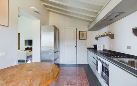 Loft Borgo Syrah: Interior Design, Flooring, Möbel, Decke, Holz, Fussboden, Countertop, Küche, Beleuchtung, Zimmer