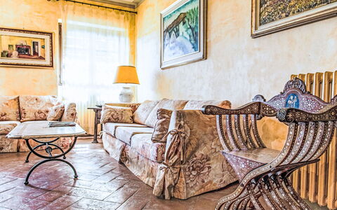 Agriturismo Belvedere delle Crete: Möbel, Couch, Interior Design, Flooring, Wohnzimmer, Fussboden, Beleuchtung, Zimmer, Stuhl