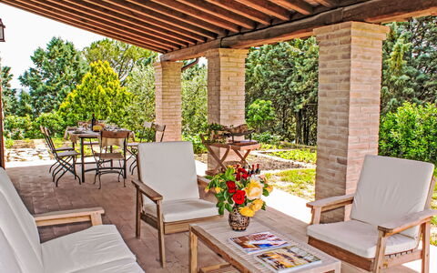 Agriturismo Belvedere delle Crete: Möbel, Holz, Stuhl, Gartenmöbel, Tabelle, Veranda, Tisch Im Freien, Schatten, Blumentopf, Outdoor Struktur