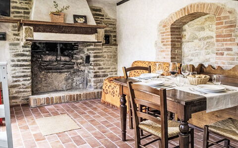 Cotoneaster: Möbel, Wand, Interior Design, Holz, Tabelle, Küche & Esszimmer Tisch, Flooring, Stuhl, Esszimmer, Decke