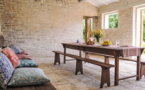 Cotoneaster: Möbel, Holz, Interior Design, Flooring, Tabelle, Fussboden, Stuhl, Holzbeize, Küche & Esszimmer Tisch, Esszimmer
