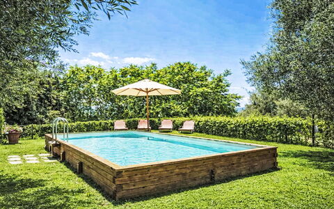 Ginestra: Schwimmbad, Garten, Schatten, Freizeit, Eco Hotel, Resort, Rasen, Landscaping, Hinterhof, Gartenmöbel