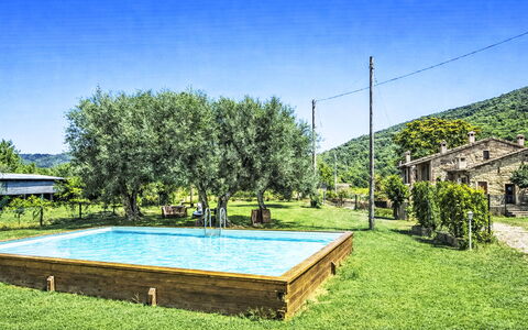 Ginestra: Schwimmbad, Garten, Eco Hotel, Hinterhof, Bauernhaus, Resort, Garten, Landscaping, Water Feature, Hazienda