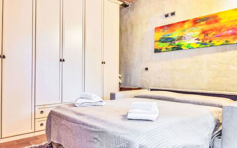 La Collina degli Ulivi: Möbel, Bett, Interior Design, Schlafzimmer, Fussboden, Wand, Flooring, Bettdecke, Holz, Bedding