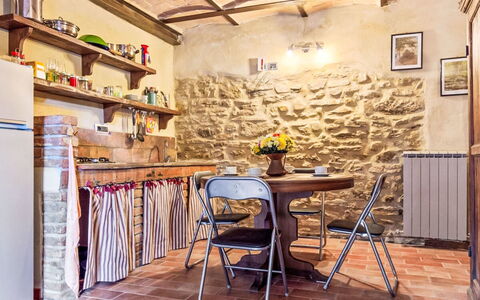 La Collina degli Ulivi: Möbel, Interior Design, Holz, Flooring, Fussboden, Zimmer, Beleuchtung, Decke, Tabelle, Küche