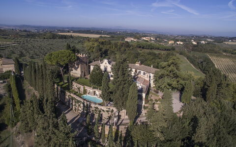 Castello di Cabbiavoli: Landschaft, Estate, Villa, Landscaping, Hazienda, Villa, Historisches Haus, Immergrün, Palast