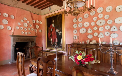 Castello di Cabbiavoli: Möbel, Interior Design, Wand, Tabelle, Beleuchtung, Decke, Zimmer, Bilderrahmen, Stuhl, Esszimmer