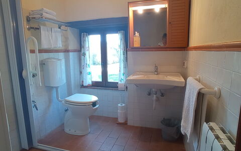 Villa Campo al Vento - Country Farm: Flooring, Fussboden, Interior Design, Armatur, Tür, Bad Sink, Zimmer, Sinken, Installation, Badezimmer